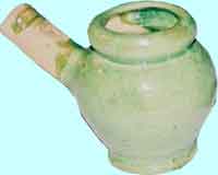 Sifflet  eau en forme de cruche
glaure verte